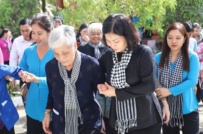 Hội LHPN Việt Nam lãnh đạo phong trào phụ nữ “Ba đảm đang” góp phần vào thắng lợi của cuộc kháng chiến chống Mỹ - ảnh 1