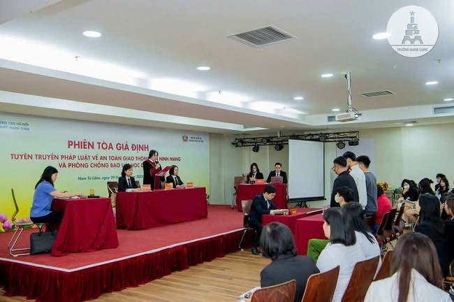 Nâng cao kiến thức pháp luật cho học sinh qua phiên toà giả định - ảnh 1