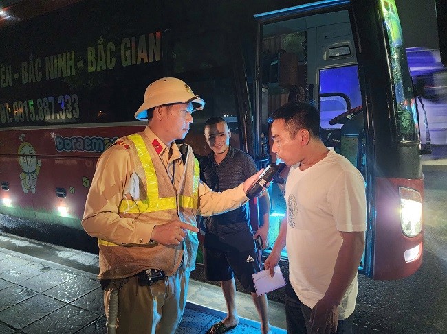 Hà Nội tăng cường kiểm soát hoạt động vận tải ban đêm - ảnh 1