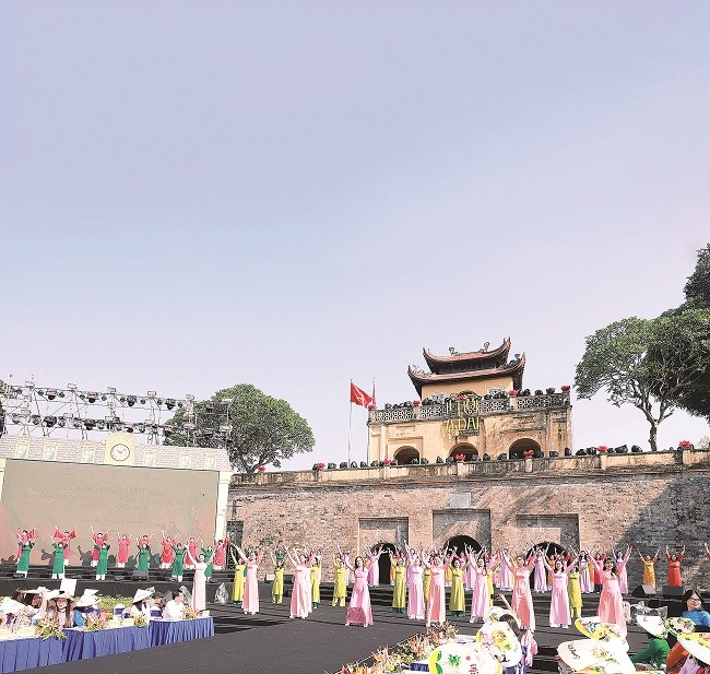 Từ truyền thống ngàn năm văn hiến, anh hùng đến Thủ đô văn minh, hiện đại - ảnh 4
