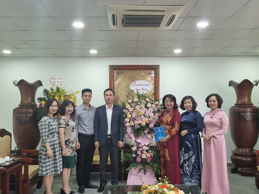 Ban Vì sự tiến bộ phụ nữ Thành phố chúc mừng Hội LHPN Việt Nam và Hội LHPN Hà Nội nhân ngày 20/10 - ảnh 3