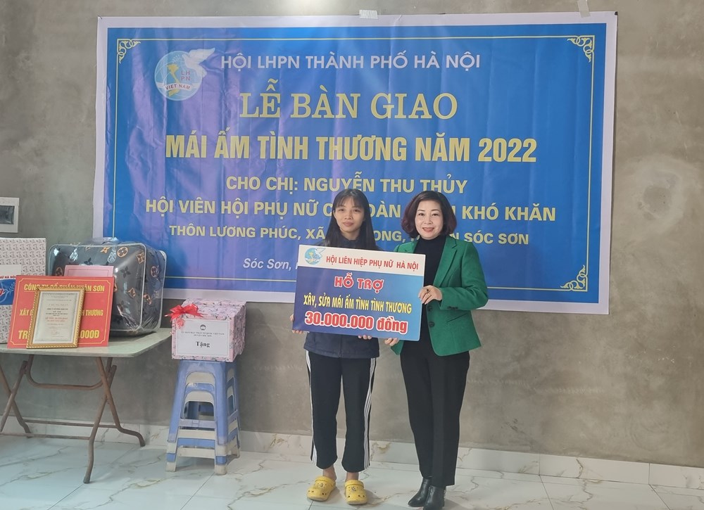 Hội LHPN Hà Nội trao kinh phí hỗ trợ xây nhà “Mái ấm tình thương“ tại Sóc Sơn - ảnh 3