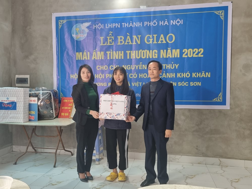 Hội LHPN Hà Nội trao kinh phí hỗ trợ xây nhà “Mái ấm tình thương“ tại Sóc Sơn - ảnh 5
