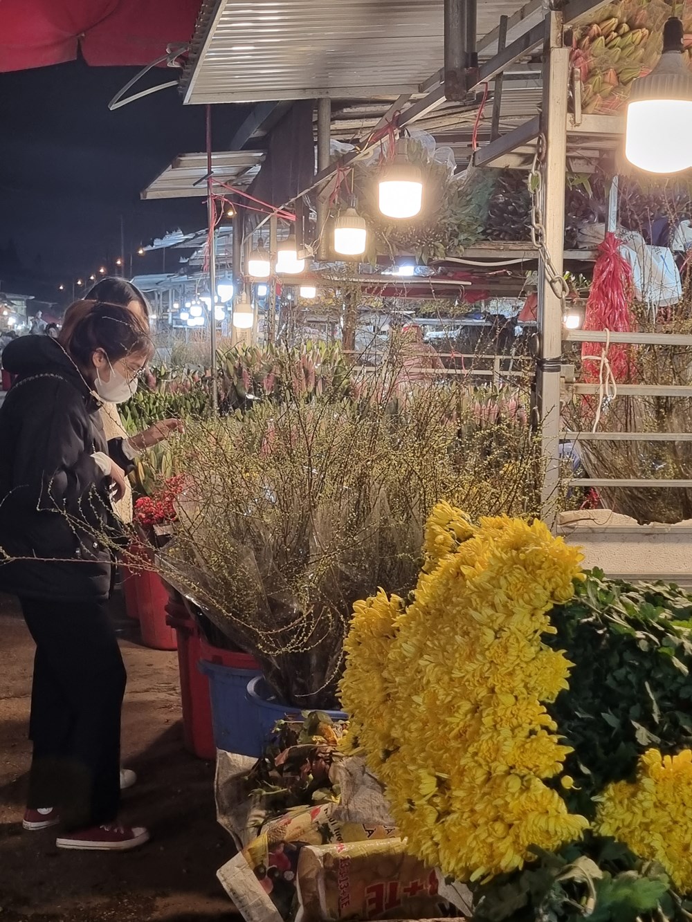 Chợ hoa vắng khách ngày giáp Tết - ảnh 1