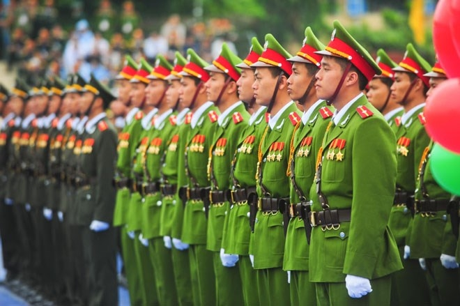 Đề xuất tăng độ tuổi phục vụ của hạ sĩ quan, sĩ quan, công nhân công an thêm 2 tuổi - ảnh 1
