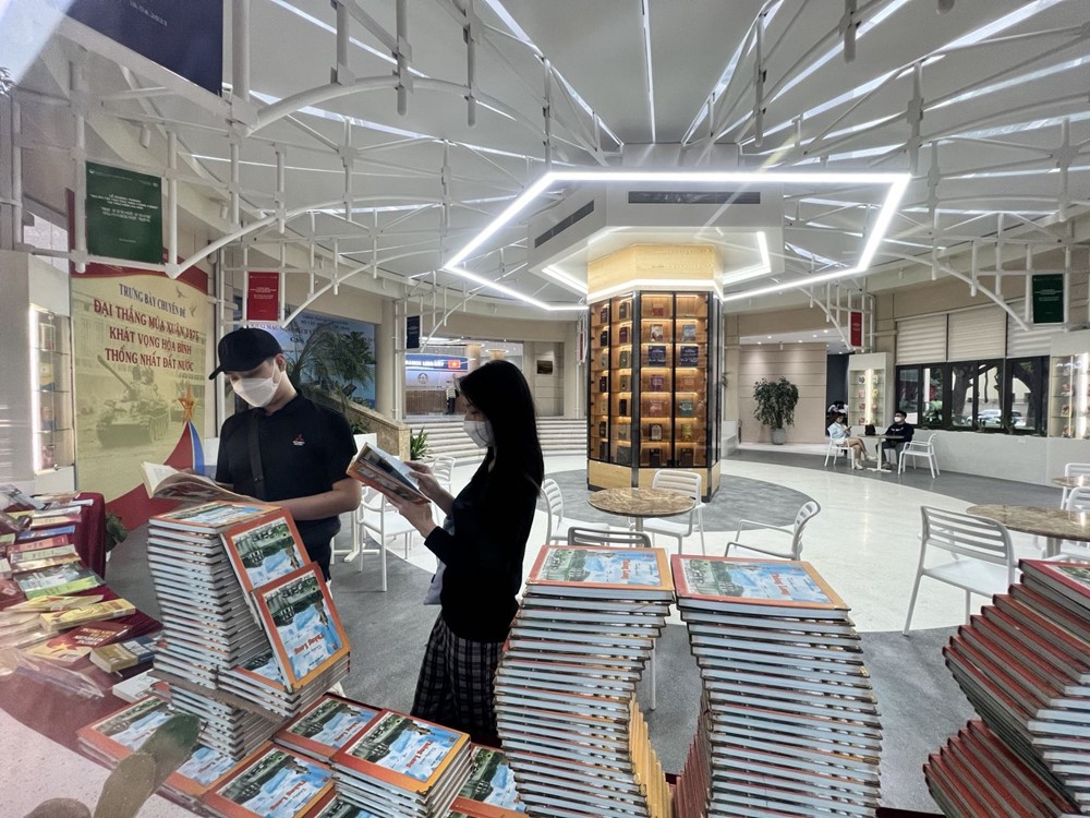 Trưng bày chuyên đề “Đại thắng mùa xuân 1975 - Khát vọng hòa bình, thống nhất đất nước” - ảnh 2