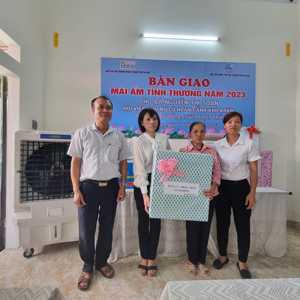 Hội LHPN Hà Nội: Bàn giao nhà Mái ấm tình thương cho hội viên có hoàn cảnh khó khăn tại huyện Thạch Thất - ảnh 5