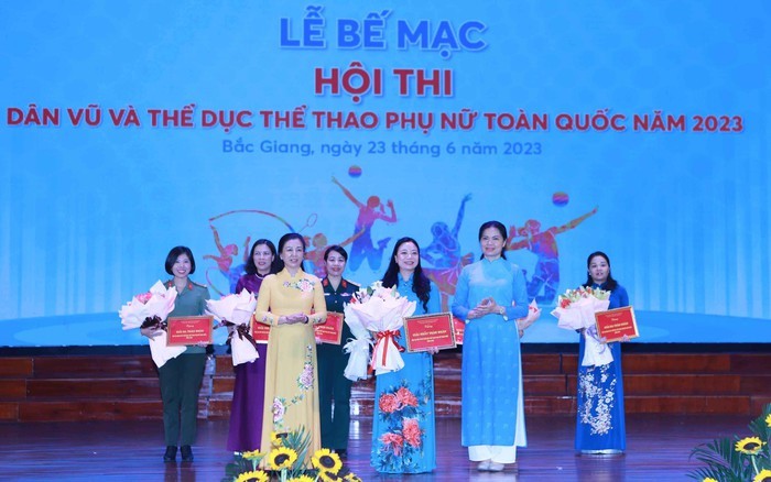Phụ nữ Hà Nội giành giải Nhì toàn đoàn Hội thi Dân vũ và Thể dục thể thao phụ nữ toàn quốc năm 2023 - ảnh 1