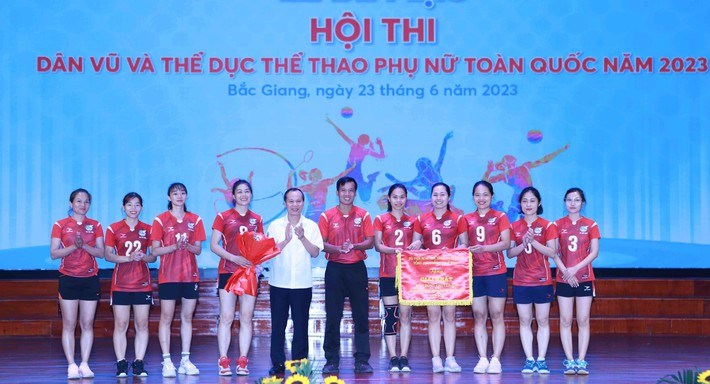 Phụ nữ Hà Nội giành giải Nhì toàn đoàn Hội thi Dân vũ và Thể dục thể thao phụ nữ toàn quốc năm 2023 - ảnh 3