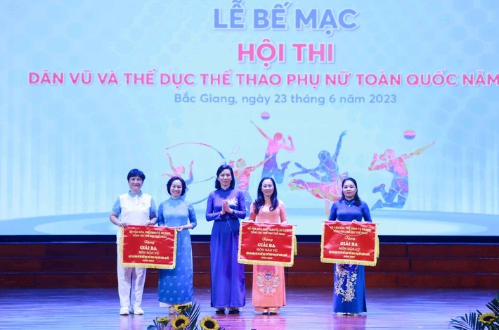 Phụ nữ Hà Nội giành giải Nhì toàn đoàn Hội thi Dân vũ và Thể dục thể thao phụ nữ toàn quốc năm 2023 - ảnh 2