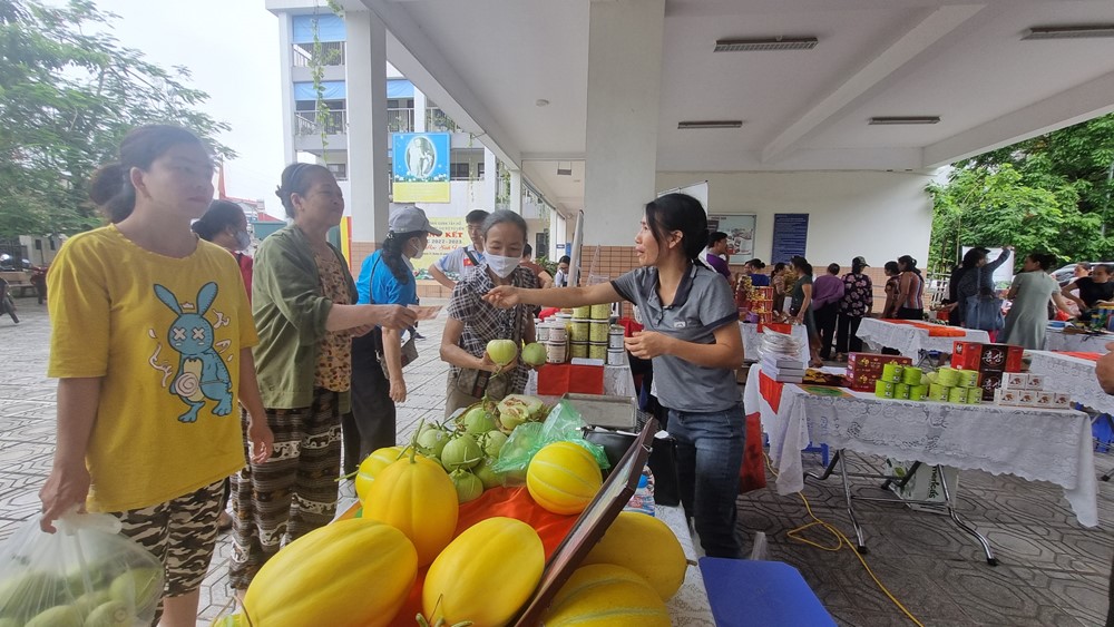 Tây Hồ tổ chức “Phiên chợ Thơm Tứ Liên” - ảnh 1