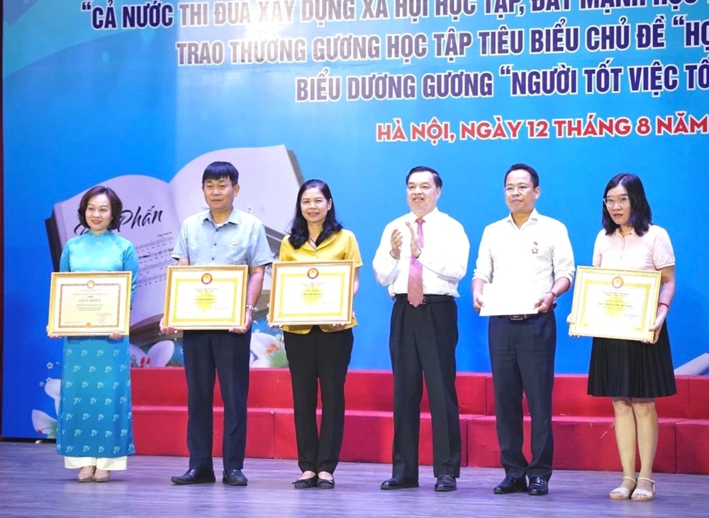 Phát động thi đua, đẩy mạnh học tập suốt đời - ảnh 4