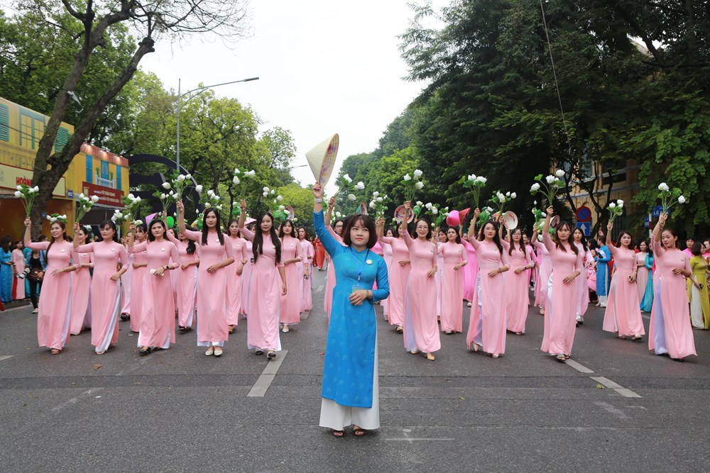 Mỗi hội viên phụ nữ Thủ đô sẽ là một đại sứ du lịch với áo dài truyền thống của dân tộc  - ảnh 11