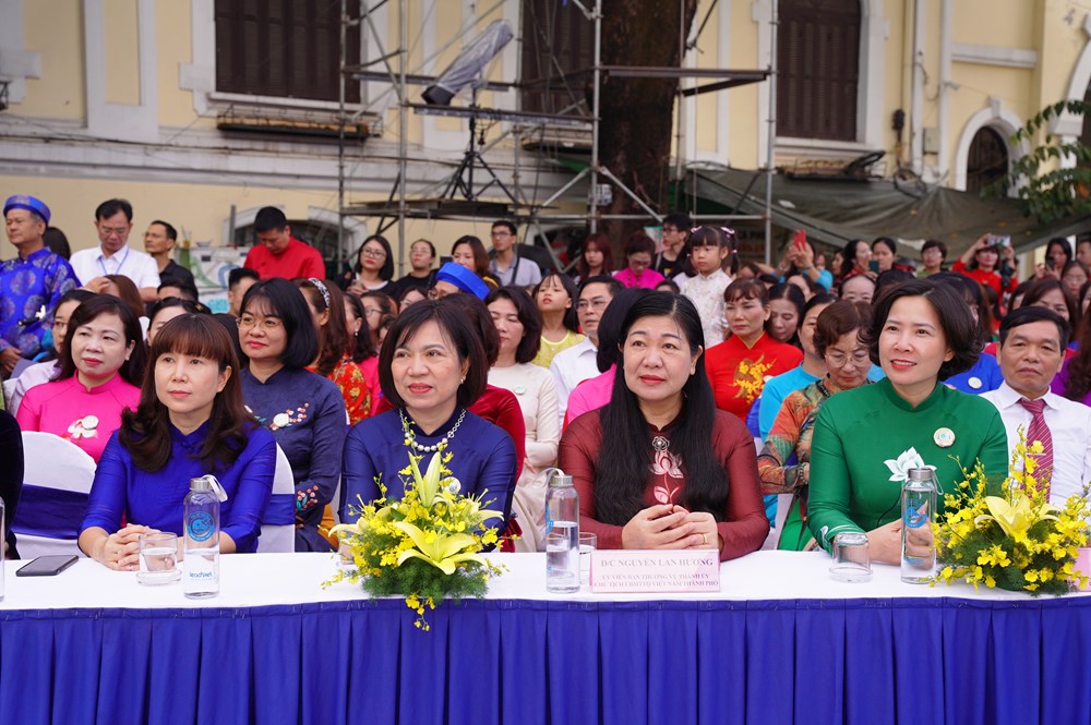 Mỗi hội viên phụ nữ Thủ đô sẽ là một đại sứ du lịch với áo dài truyền thống của dân tộc  - ảnh 1