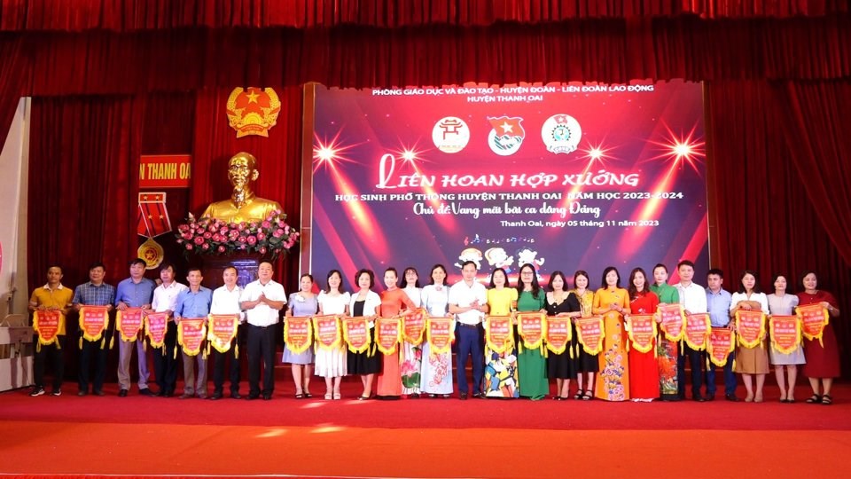 Liên hoan hợp xướng dành cho học sinh phổ thông huyện Thanh Oai - ảnh 2