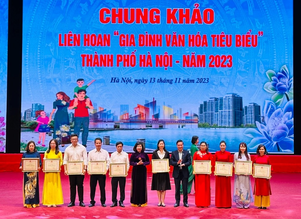 Sôi nổi Liên hoan 'Gia đình văn hóa tiêu biểu' thành phố Hà Nội lần thứ II - ảnh 7