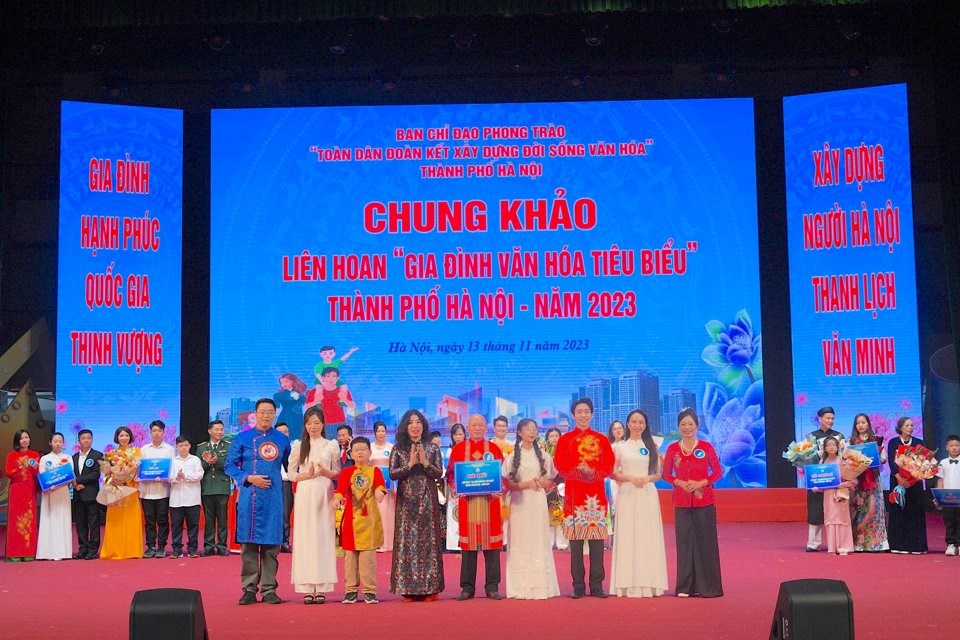 Sôi nổi Liên hoan 'Gia đình văn hóa tiêu biểu' thành phố Hà Nội lần thứ II - ảnh 5