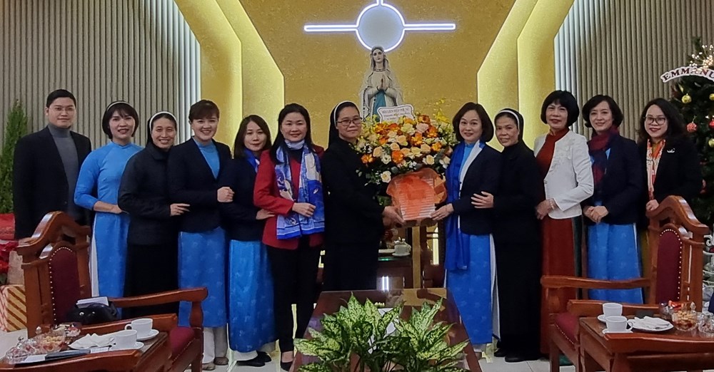  Hội LHPN Việt Nam và Hội LHPN Hà Nội thăm, tặng quà nhân dịp Giáng sinh 2023 - ảnh 1