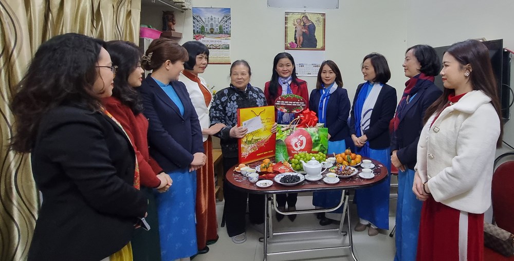  Hội LHPN Việt Nam và Hội LHPN Hà Nội thăm, tặng quà nhân dịp Giáng sinh 2023 - ảnh 2
