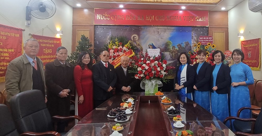  Hội LHPN Việt Nam và Hội LHPN Hà Nội thăm, tặng quà nhân dịp Giáng sinh 2023 - ảnh 3