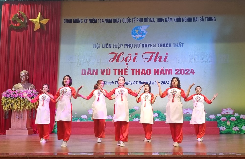 Phụ nữ Thạch Thất tích cực trong mọi phong trào thi đua - ảnh 11
