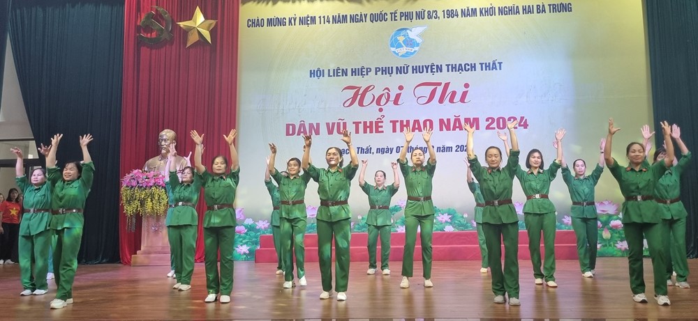 Phụ nữ Thạch Thất tích cực trong mọi phong trào thi đua - ảnh 13
