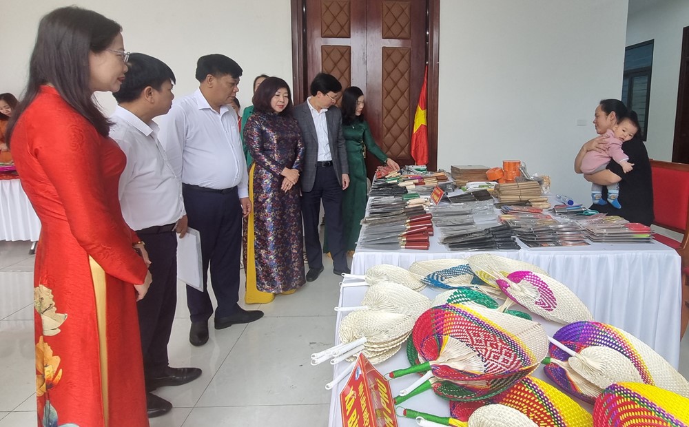 Phụ nữ Thạch Thất tích cực trong mọi phong trào thi đua - ảnh 7