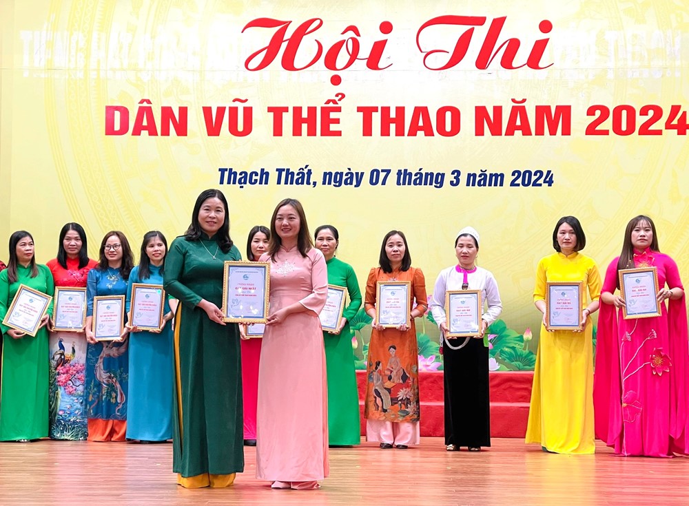 Phụ nữ Thạch Thất tích cực trong mọi phong trào thi đua - ảnh 2