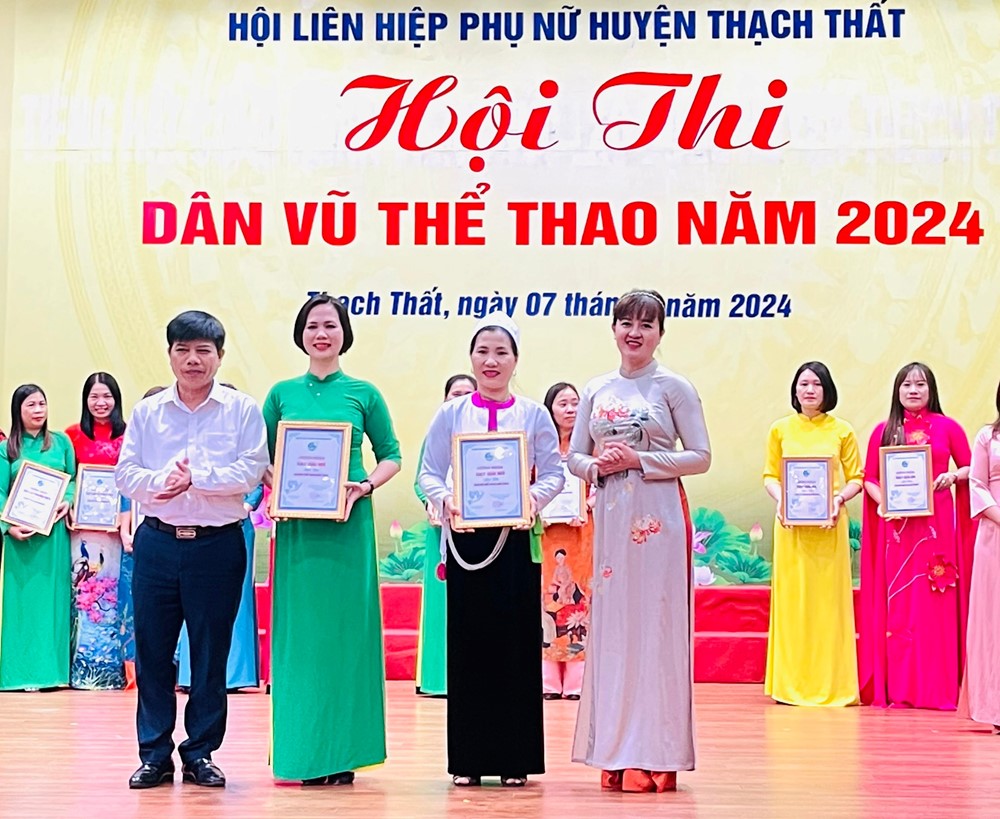 Phụ nữ Thạch Thất tích cực trong mọi phong trào thi đua - ảnh 3