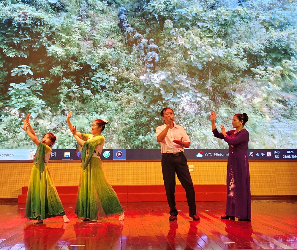 Hội LHPN Huyện Mê Linh: Giao lưu “Gia đình hạnh phúc”, trổ tài với “Bữa cơm gia đình”  - ảnh 8