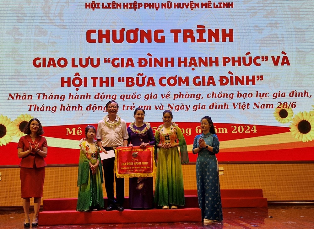 Hội LHPN Huyện Mê Linh: Giao lưu “Gia đình hạnh phúc”, trổ tài với “Bữa cơm gia đình”  - ảnh 7