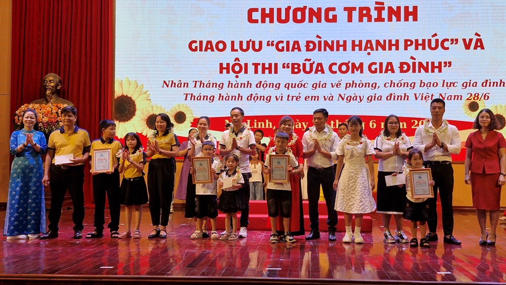 Hội LHPN Huyện Mê Linh: Giao lưu “Gia đình hạnh phúc”, trổ tài với “Bữa cơm gia đình”  - ảnh 4