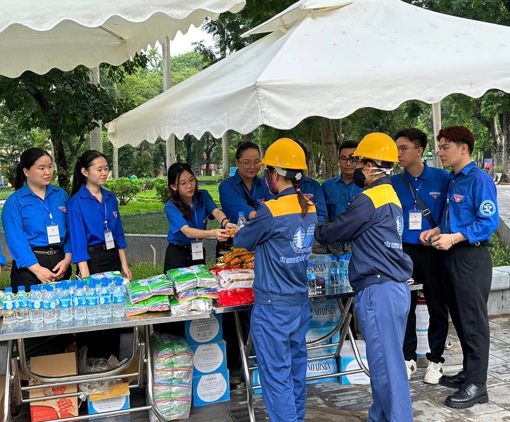Thanh niên tình nguyện Thủ đô tham gia phục vụ Lễ Quốc tang  - ảnh 1
