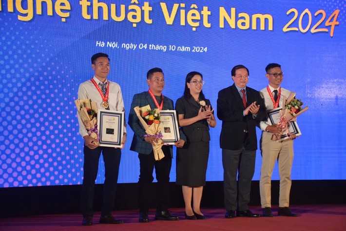 Trao giải Cuộc thi và Triển lãm Ảnh nghệ thuật Việt Nam năm 2024 - ảnh 1