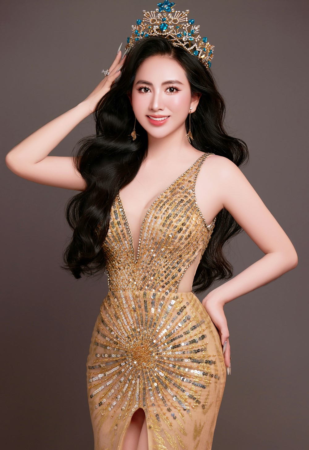  Nhan sắc gợi cảm của tân hoa hậu Trương Thị Mỹ Linh sau đăng quang  - ảnh 4
