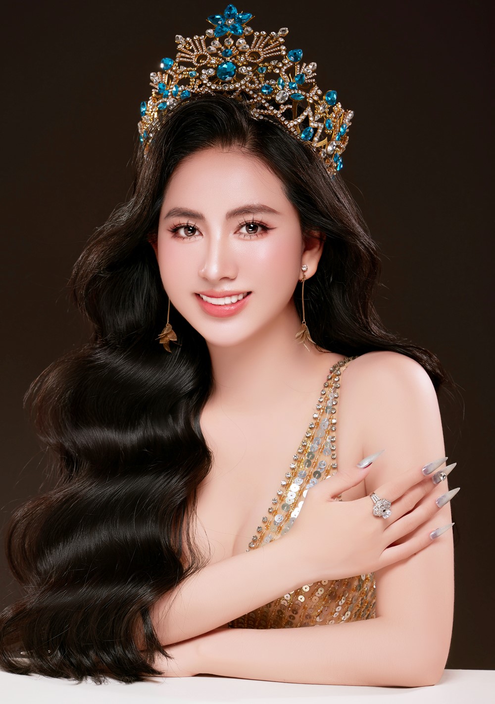  Nhan sắc gợi cảm của tân hoa hậu Trương Thị Mỹ Linh sau đăng quang  - ảnh 2
