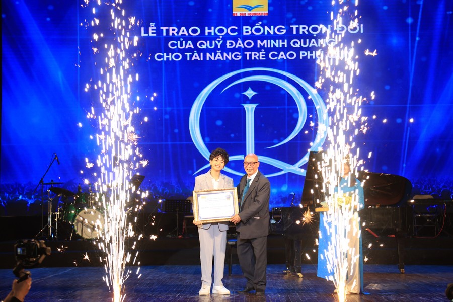 Tài năng trẻ 12 tuổi Cao Phú Quý nhận học bổng trọn đời - ảnh 1