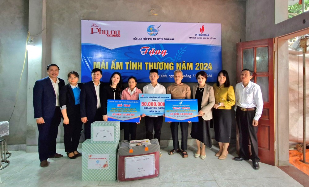 Báo Phụ nữ Thủ đô trao “Mái ấm tình thương” cho hội viên khó khăn tại huyện Đông Anh - ảnh 7