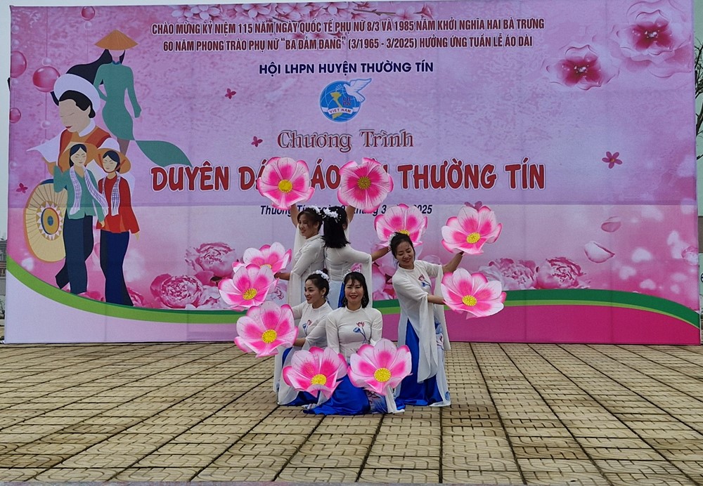 “Duyên dáng áo dài Thường Tín năm 2025” lan tỏa tình yêu đối với áo dài dân tộc - ảnh 4
