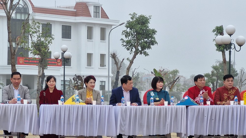 “Duyên dáng áo dài Thường Tín năm 2025” lan tỏa tình yêu đối với áo dài dân tộc - ảnh 1