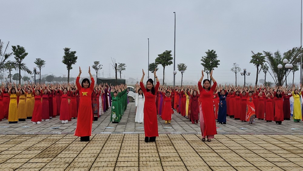 “Duyên dáng áo dài Thường Tín năm 2025” lan tỏa tình yêu đối với áo dài dân tộc - ảnh 2