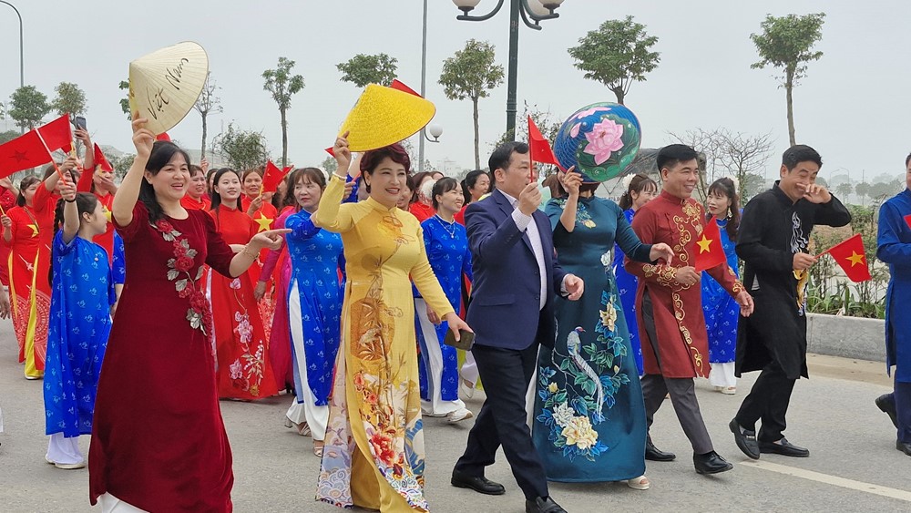 “Duyên dáng áo dài Thường Tín năm 2025” lan tỏa tình yêu đối với áo dài dân tộc - ảnh 6