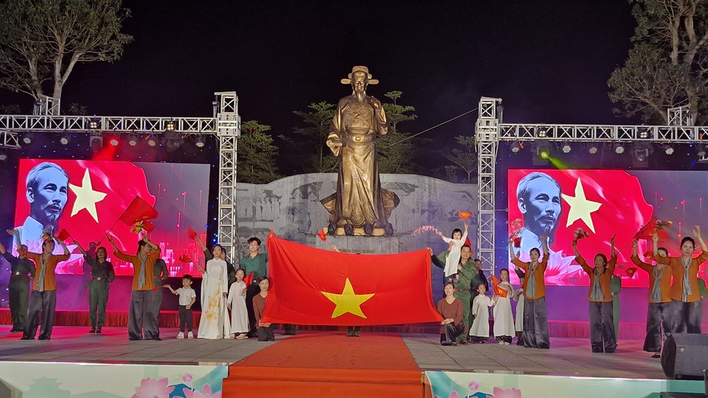 Thạch Thất tổ chức chương trình nghệ thuật “Áo dài Việt Nam - Hào khí non sông” - ảnh 1