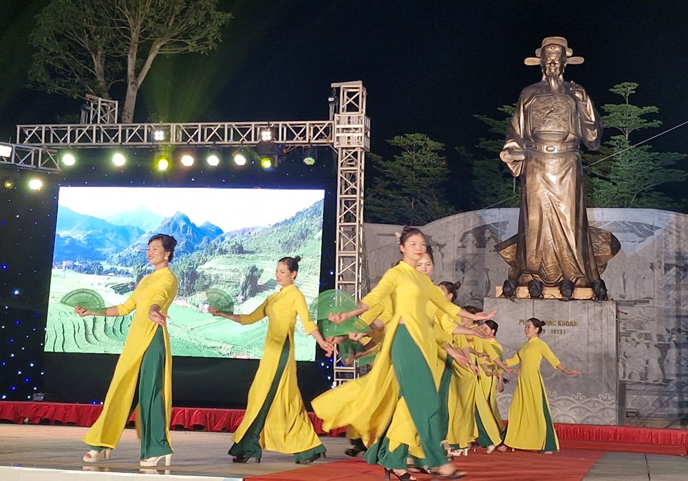 Thạch Thất tổ chức chương trình nghệ thuật “Áo dài Việt Nam - Hào khí non sông” - ảnh 10