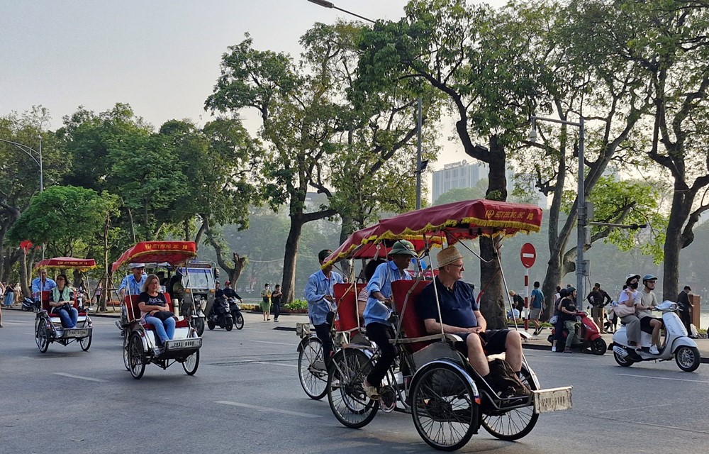 Khách quốc tế đến Việt Nam trong 4 tháng đầu năm đạt 7,67 triệu lượt - ảnh 1