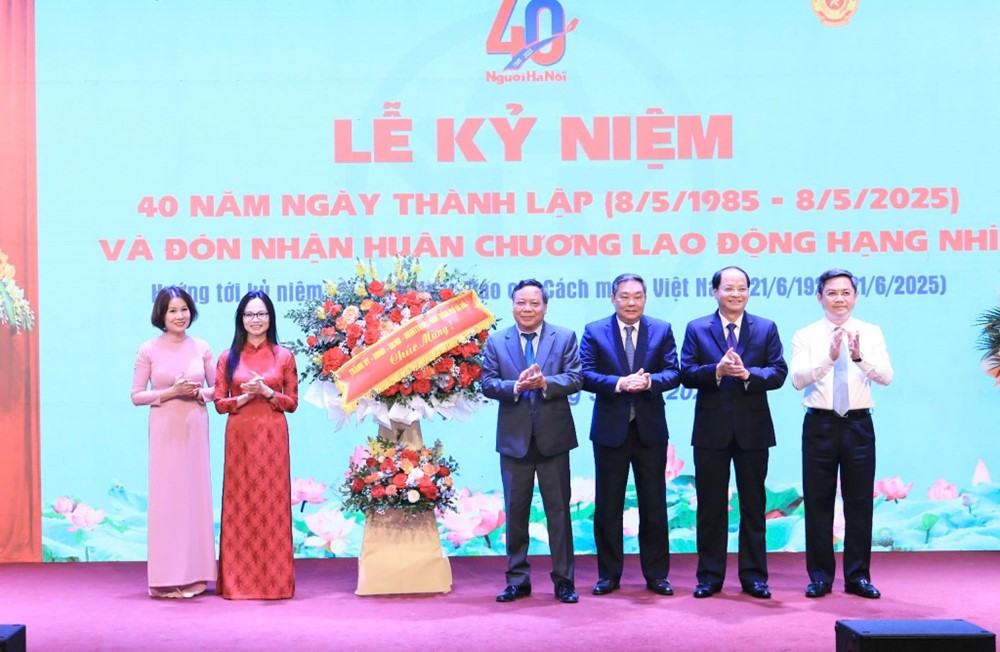 Tạp chí Người Hà Nội kỷ niệm 40 năm ngày thành lập và đón nhận Huân chương Lao động hạng Nhì - ảnh 2