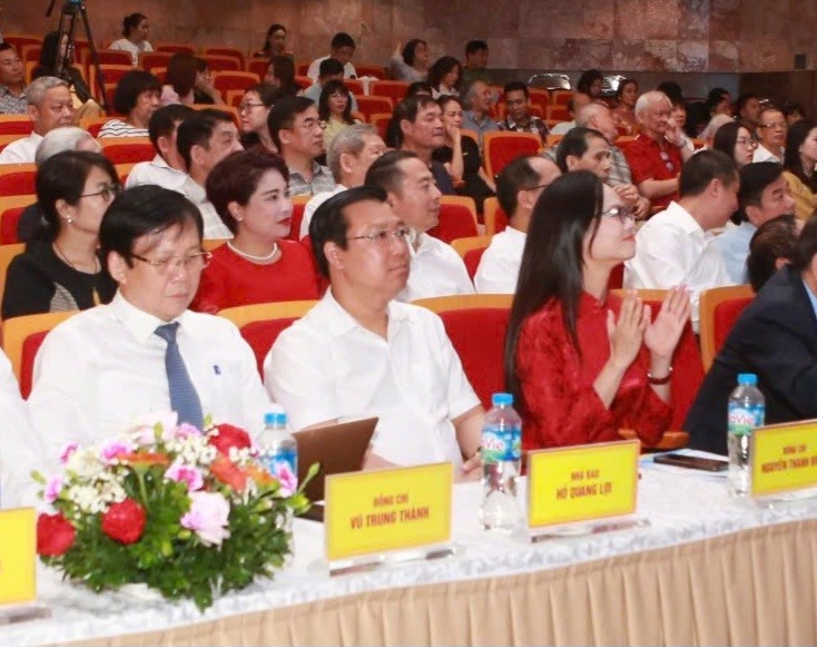 Tạp chí Người Hà Nội kỷ niệm 40 năm ngày thành lập và đón nhận Huân chương Lao động hạng Nhì - ảnh 7