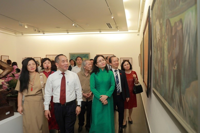 Triển lãm chuyên đề “Hồ Chí Minh trong nghệ thuật tạo hình”  - ảnh 3