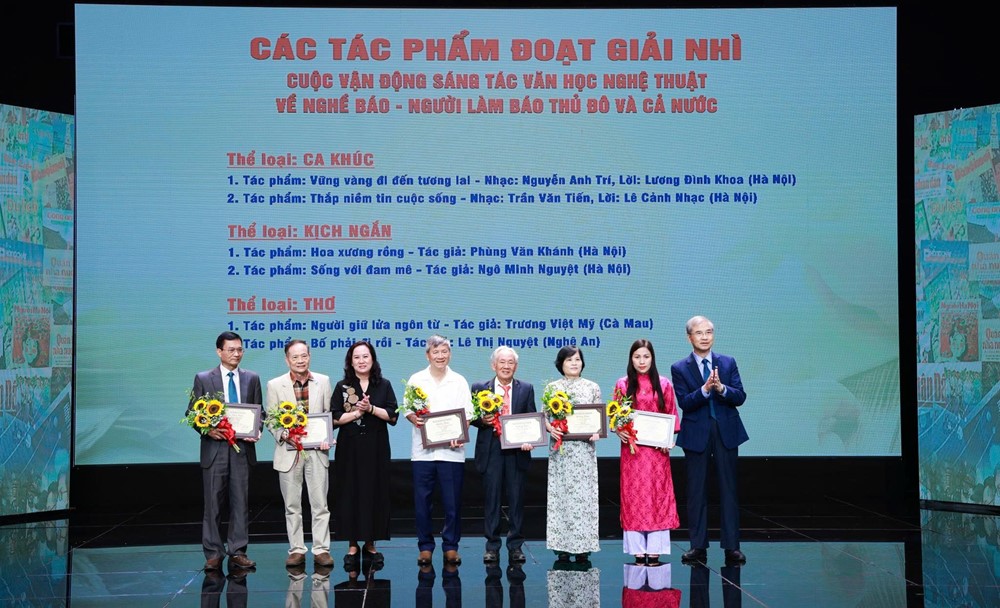Trao giải cuộc vận động sáng tác văn học nghệ thuật về nghề báo, người làm báo năm 2025 - ảnh 3