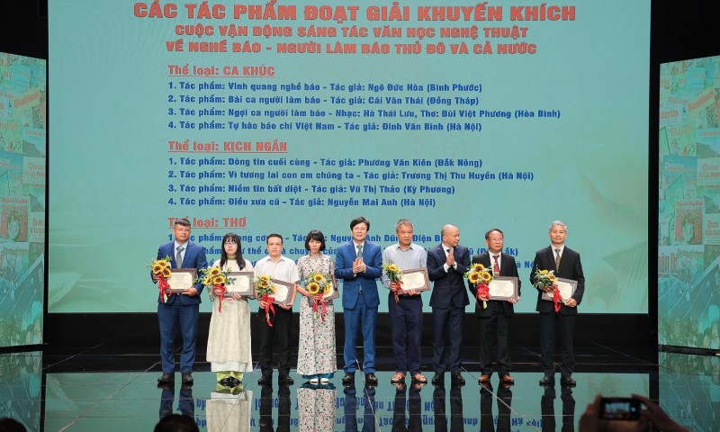 Trao giải cuộc vận động sáng tác văn học nghệ thuật về nghề báo, người làm báo năm 2025 - ảnh 6